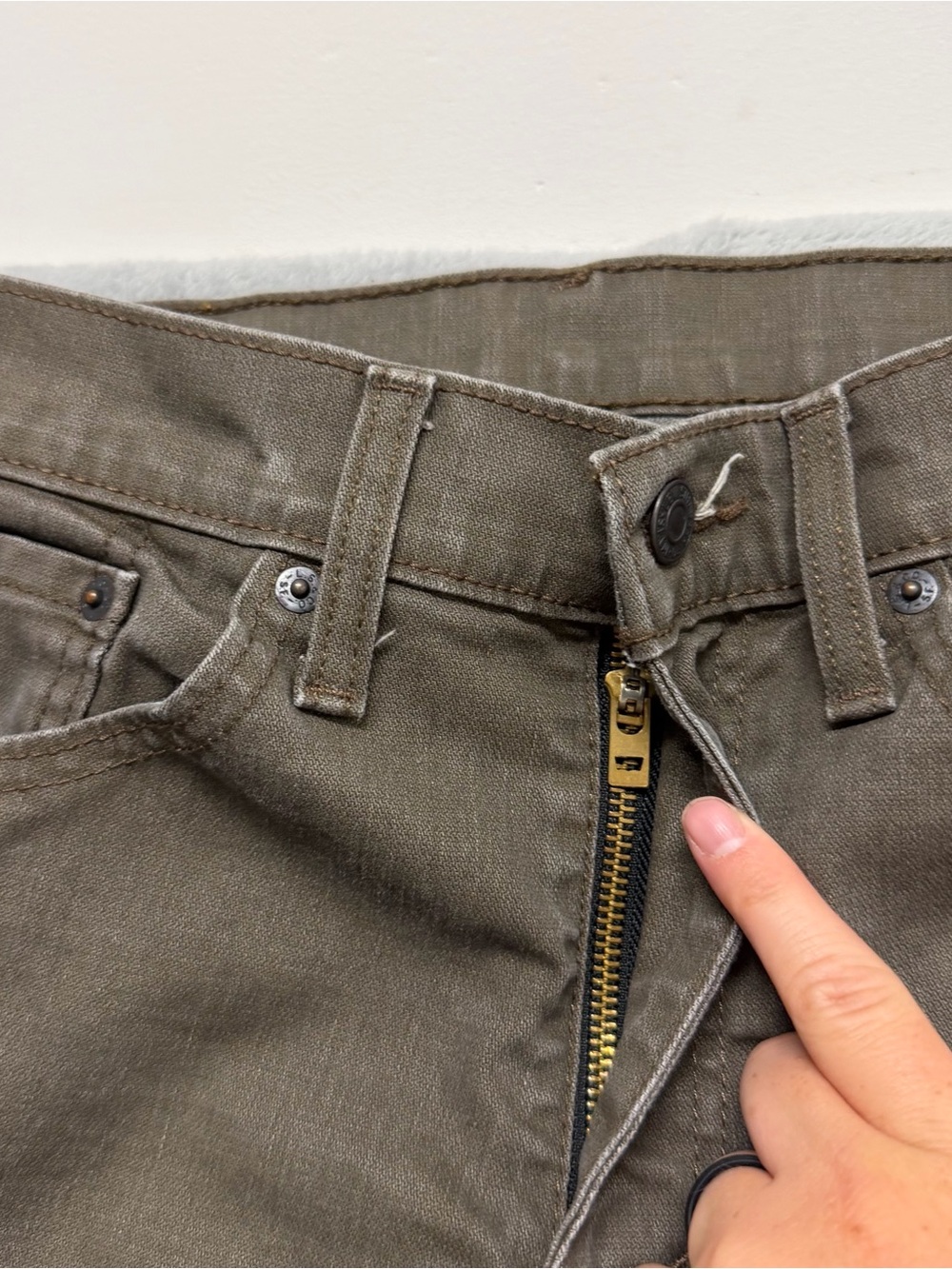 Levis 501 Men’s 34x32 Brown Straight Leg Zipper Classic Fit Jeans - Picture 5 of 11